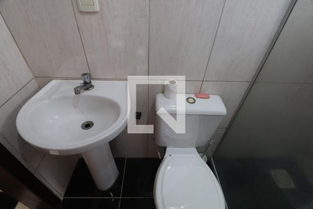 Banheiro da Suíte 1 de apartamento para alugar com 2 quartos, 55m² em Mathias Velho, Canoas