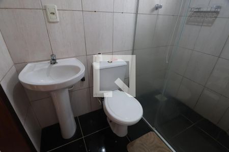 Banheiro da Suíte 1 de apartamento para alugar com 2 quartos, 55m² em Mathias Velho, Canoas