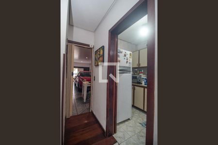 Corredor de casa à venda com 4 quartos, 375m² em São José, Porto Alegre