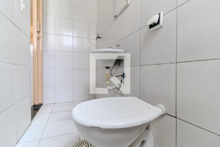 Banheiro de kitnet/studio para alugar com 1 quarto, 29m² em Santa Cecilia, São Paulo