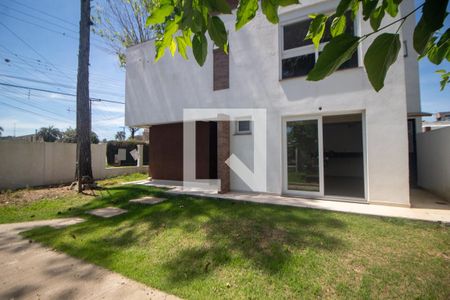 Patio de casa à venda com 3 quartos, 133m² em Guarujá, Porto Alegre
