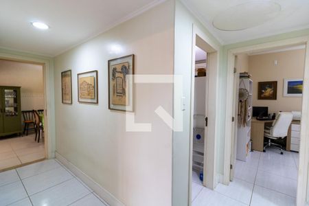 Corredor de casa à venda com 4 quartos, 241m² em Medianeira, Porto Alegre