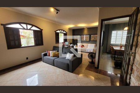 Casa à venda com 4 quartos, 193m² em Nova Gameleira, Belo Horizonte