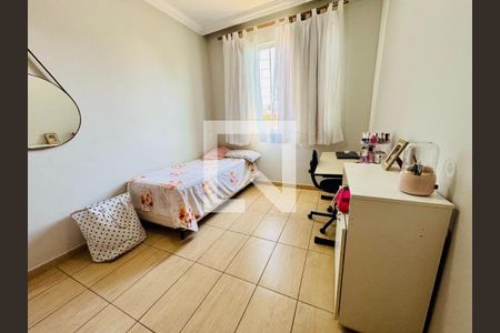Casa à venda com 3 quartos, 180m² em Sinimbu, Belo Horizonte