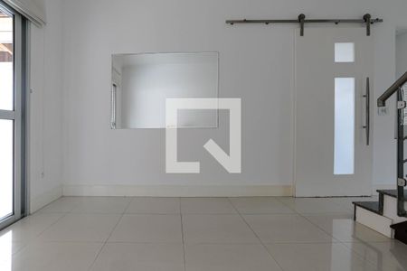 Escada de casa de condomínio para alugar com 2 quartos, 130m² em Vila Oliveira, Mogi das Cruzes