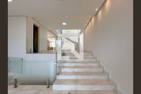 Sala de casa de condomínio para alugar com 3 quartos, 390m² em Gquitba, Valinhos