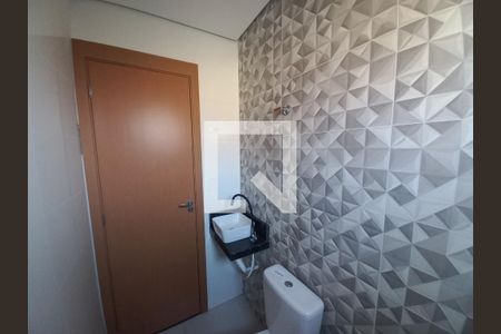 Banheiro  de apartamento para alugar com 2 quartos, 49m² em Vila Voturuá, São Vicente