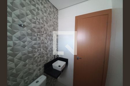 Banheiro de apartamento para alugar com 2 quartos, 49m² em Vila Voturuá, São Vicente