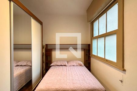 Quarto 01 de apartamento para alugar com 2 quartos, 64m² em Leme, Rio de Janeiro