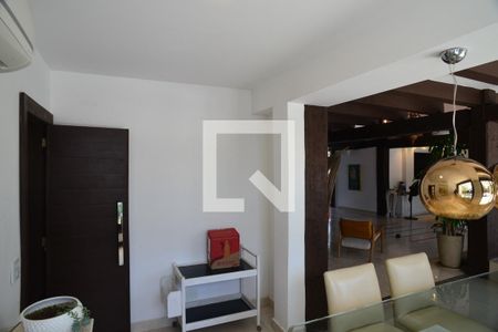 Sala de casa de condomínio à venda com 4 quartos, 675m² em Barra da Tijuca, Rio de Janeiro