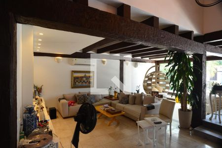 Sala de casa de condomínio à venda com 4 quartos, 675m² em Barra da Tijuca, Rio de Janeiro