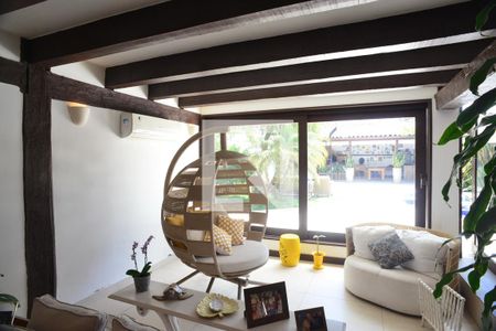 Sala de casa de condomínio à venda com 4 quartos, 675m² em Barra da Tijuca, Rio de Janeiro