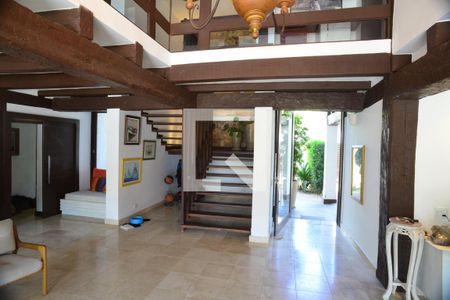 Sala de casa de condomínio à venda com 4 quartos, 675m² em Barra da Tijuca, Rio de Janeiro