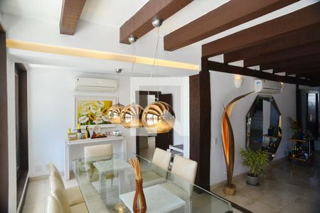 Sala de casa de condomínio à venda com 4 quartos, 675m² em Barra da Tijuca, Rio de Janeiro