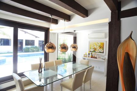 Sala de casa de condomínio à venda com 4 quartos, 675m² em Barra da Tijuca, Rio de Janeiro