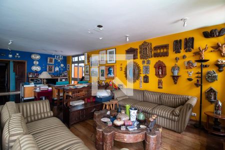 Sala de casa à venda com 3 quartos, 595m² em Caxingui, São Paulo