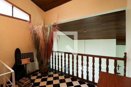 Escada de casa à venda com 4 quartos, 220m² em Jardim do Colegio (zona Norte), São Paulo