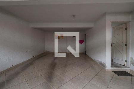 Garagem de casa para alugar com 2 quartos, 80m² em Guaiauna, São Paulo