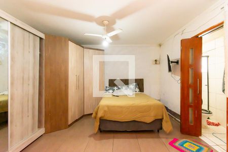 Suíte de casa à venda com 6 quartos, 200m² em Parque dos Bancários, São Paulo