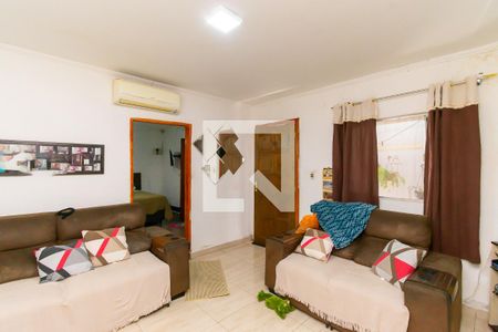 Sala de casa à venda com 6 quartos, 200m² em Parque dos Bancários, São Paulo