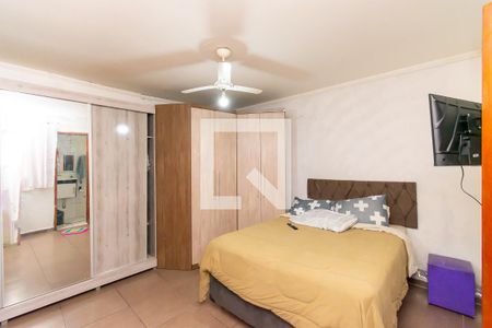 Suíte de casa à venda com 6 quartos, 200m² em Parque dos Bancários, São Paulo