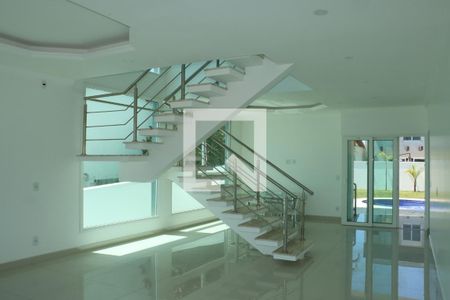 Sala de casa de condomínio para alugar com 5 quartos, 440m² em São Paulo Ii, Cotia