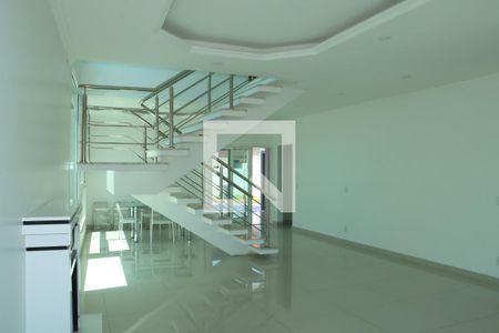 Sala de casa de condomínio para alugar com 5 quartos, 440m² em São Paulo Ii, Cotia