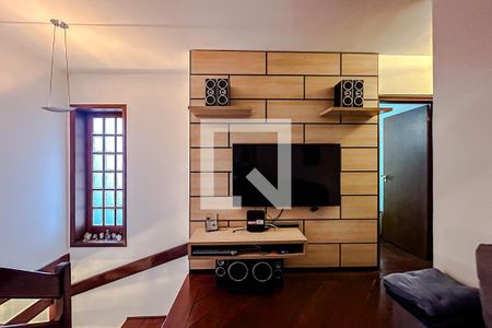 Sala de TV de casa à venda com 4 quartos, 230m² em Água Rasa, São Paulo