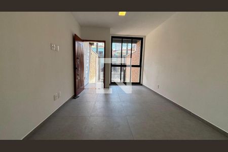Casa à venda com 3 quartos, 160m² em Vila Bertioga, São Paulo