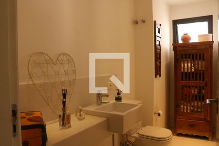 Lavabo de apartamento para alugar com 3 quartos, 130m² em Alto da Lapa, São Paulo