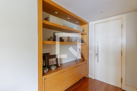 Entrada de apartamento à venda com 1 quarto, 60m² em Vila Nova Conceição, São Paulo