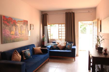 Sala de casa para alugar com 3 quartos, 150m² em Feliz, Goiânia