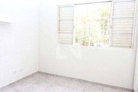 Quarto 2 de casa para alugar com 2 quartos, 96m² em Jardim Cristal, São Paulo