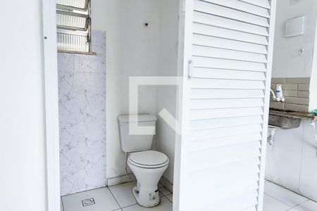 Banheiro Social de kitnet/studio para alugar com 1 quarto, 23m² em Centro, Rio de Janeiro