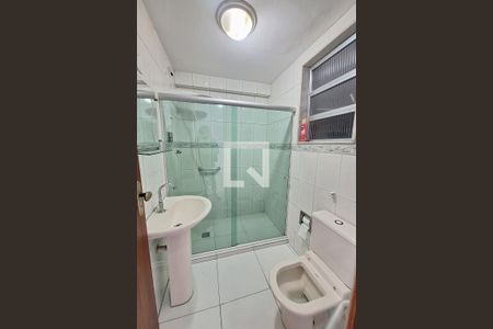 Banheiro de apartamento para alugar com 1 quarto, 70m² em Centro, Duque de Caxias