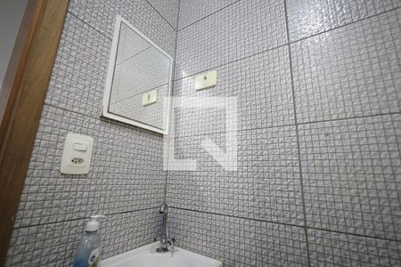 Banheiro de apartamento à venda com 2 quartos, 52m² em Jardim Ana Maria, Santo André