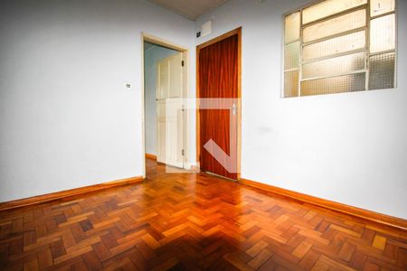 Sala de casa para alugar com 1 quarto, 50m² em Vila Serralheiro, São Paulo
