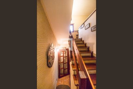 Escada de casa de condomínio para alugar com 3 quartos, 413m² em Residencial Seis (alphaville), Santana de Parnaíba