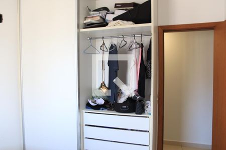 Suíte 01 de apartamento para alugar com 3 quartos, 120m² em Vila Maria Jose, Goiânia