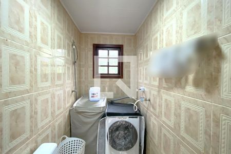 Banheiro de serviço de casa de condomínio à venda com 3 quartos, 200m² em Vereda das Gerais, Nova Lima