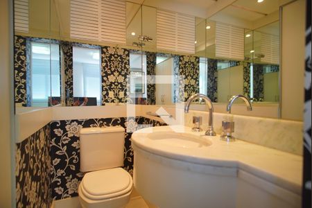 Lavabo de apartamento à venda com 1 quarto, 65m² em Rio Branco, Porto Alegre