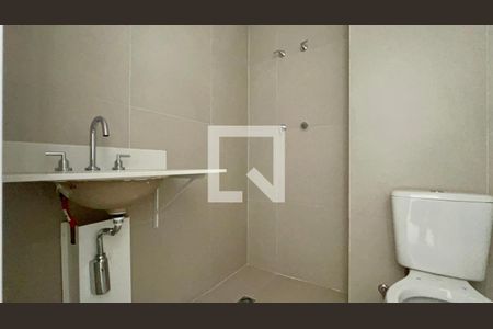 Banheiro de kitnet/studio à venda com 1 quarto, 24m² em Pinheiros, São Paulo