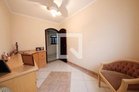 Quarto 2 de casa à venda com 3 quartos, 250m² em Vila Domitila, São Paulo