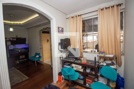 Escritório de casa à venda com 4 quartos, 140m² em Industrial, Contagem