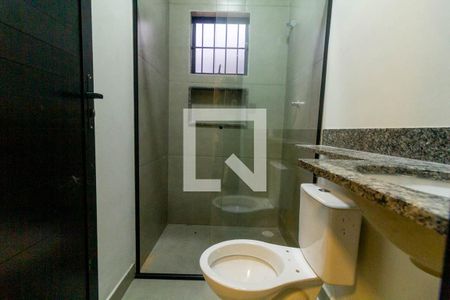 Banheiro Social de casa para alugar com 1 quarto, 30m² em Vila Buenos Aires, São Paulo