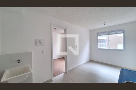 Sala/Cozinha/Área de serviço de apartamento para alugar com 1 quarto, 28m² em Parque Industrial Tomas Edson, São Paulo