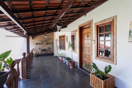 Varanda de casa à venda com 3 quartos, 180m² em Santa Terezinha, Belo Horizonte