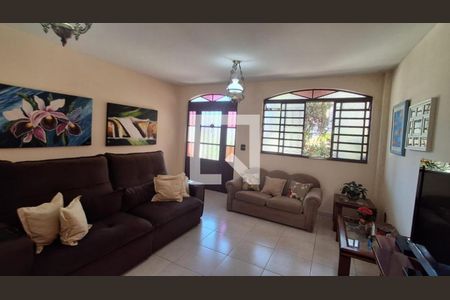 Foto 35 de casa à venda com 7 quartos, 305m² em Castelo, Belo Horizonte