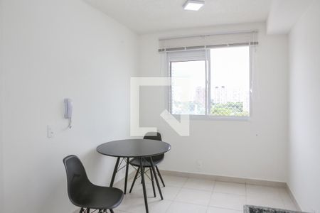 Sala e Cozinha de apartamento para alugar com 1 quarto, 25m² em Parque Industrial Tomas Edson, São Paulo