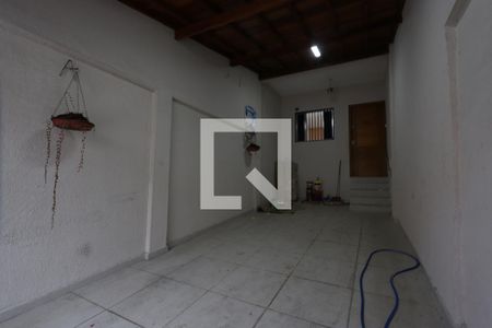 Garagem de casa à venda com 2 quartos, 68m² em Jardim Colorado, São Paulo